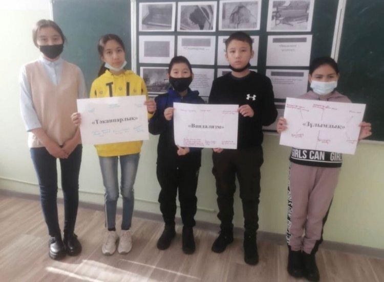"Тәкаппарлық, зұлымдық, вандализм". "Шалость, злонамерный поступок,вандализм"