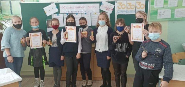 "Әуенді тап" конкурсы.      Конкурс "Угадай мелодию"