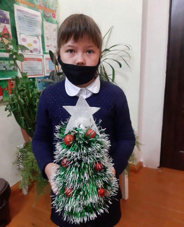 "Жаңа жылдық қол өнер" табиғи материалдан қолөнер көрмесі.